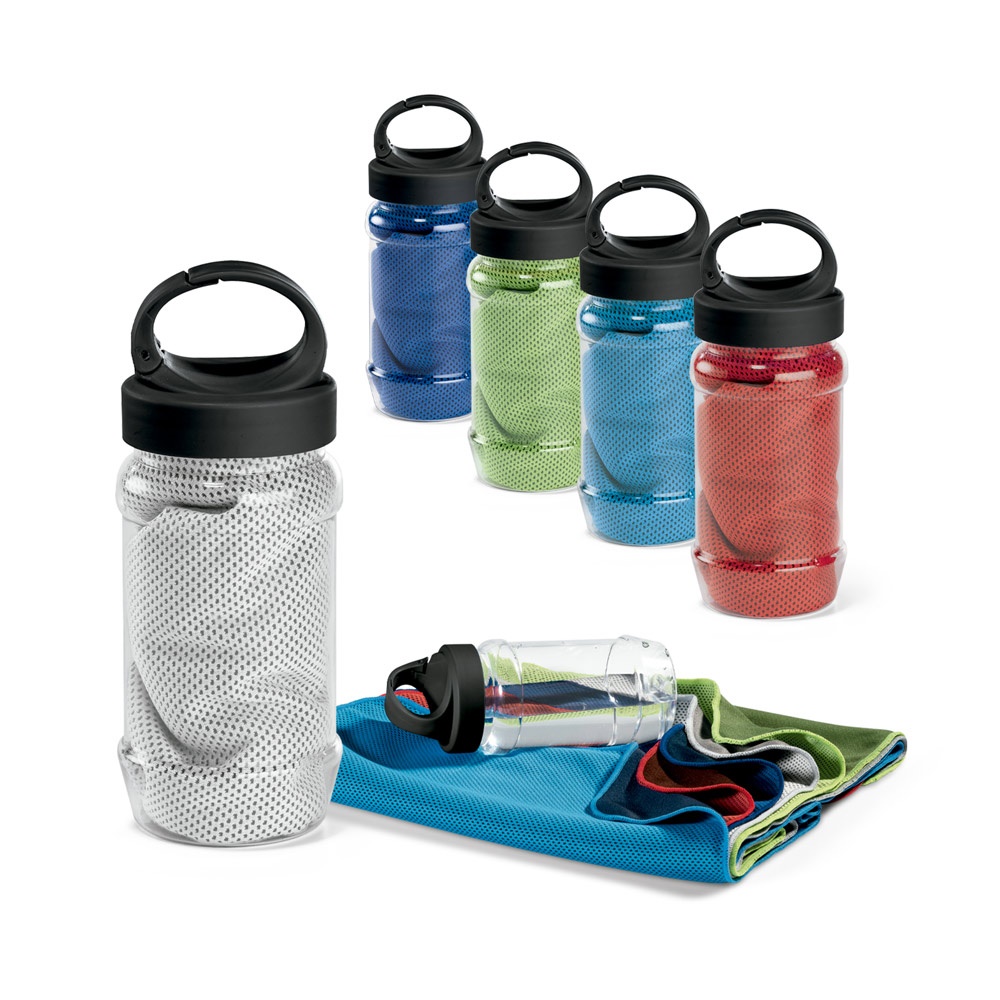 ARTX PLUS. Conjunto que incluye una botella hecha en PP y PET y una toalla refrescante deportiva de poliamida y poliéster