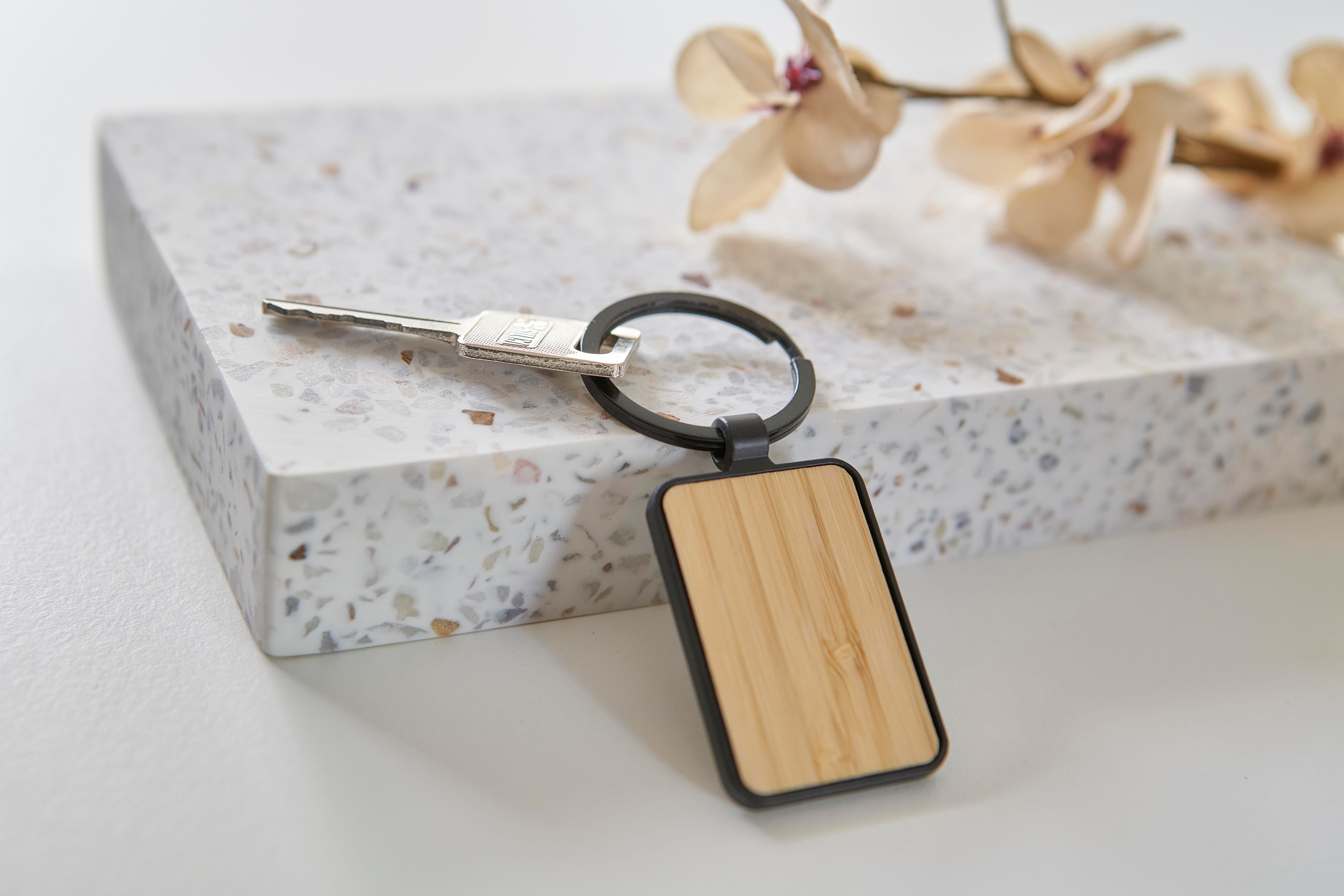 Llavero de metal y bambú Brigitte