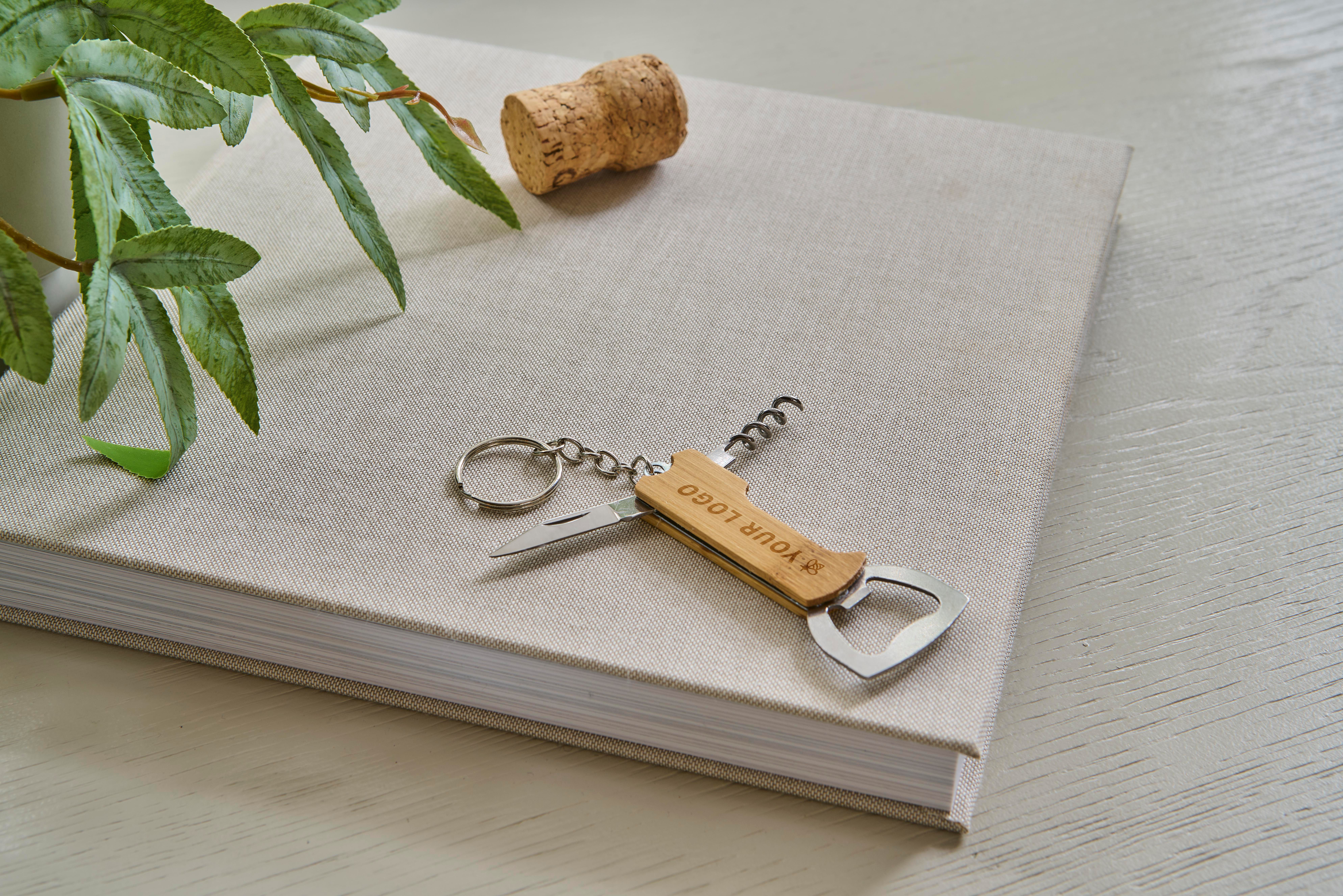 Llavero con multiherramienta de bambú Stuart