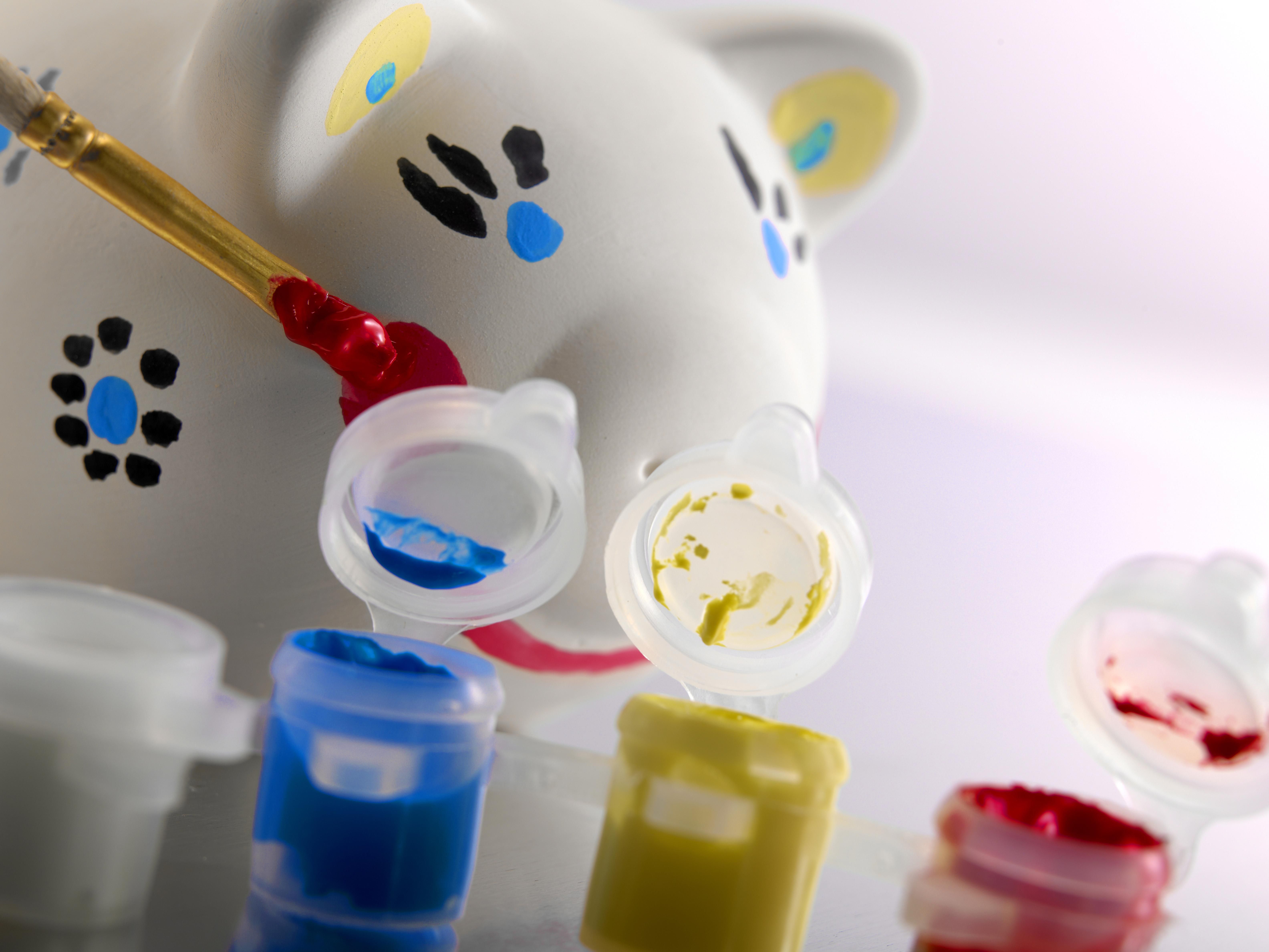 Hucha de yeso con pincel Monika