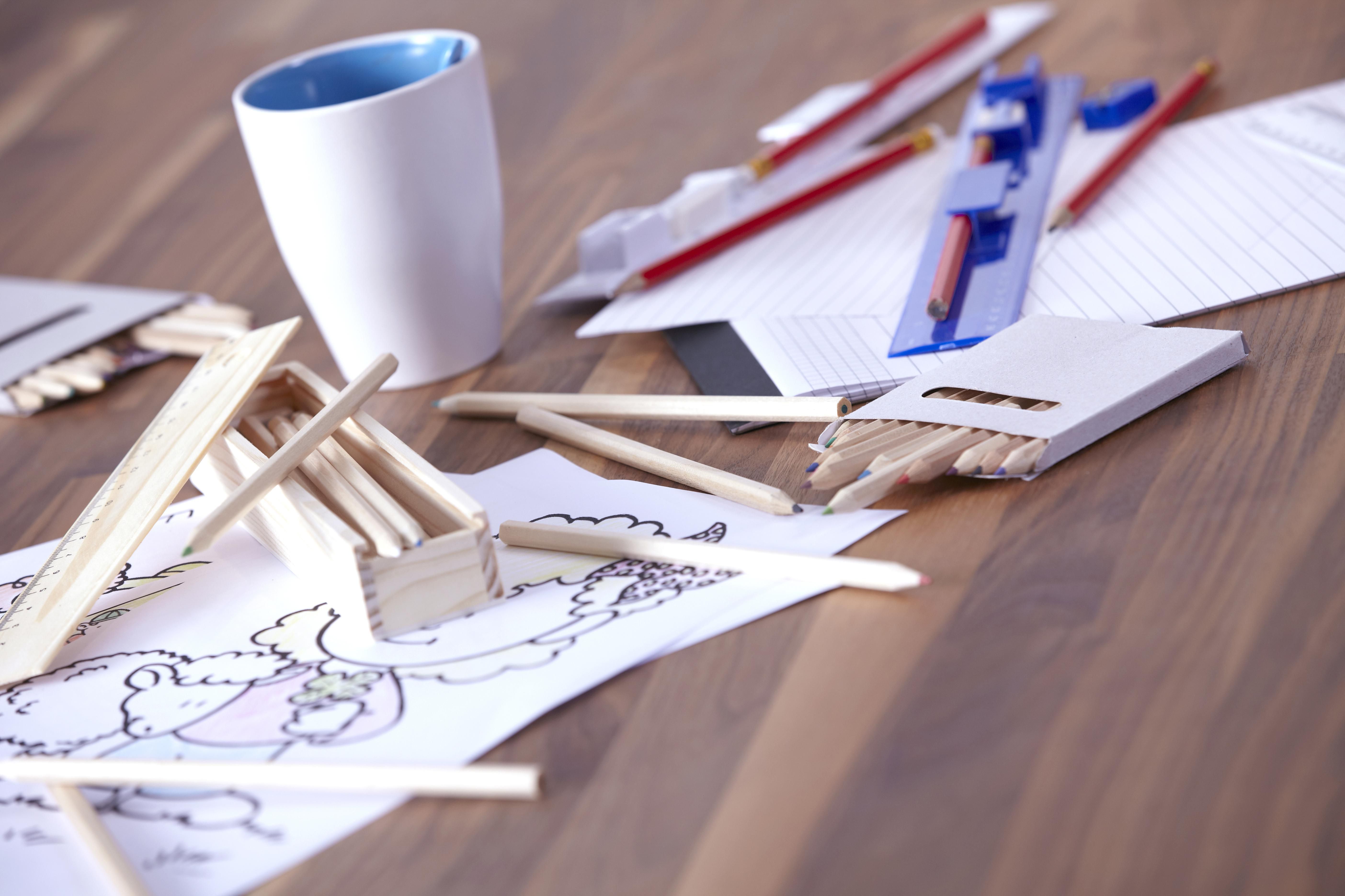 Estuche de madera con set de escritura Carmelita