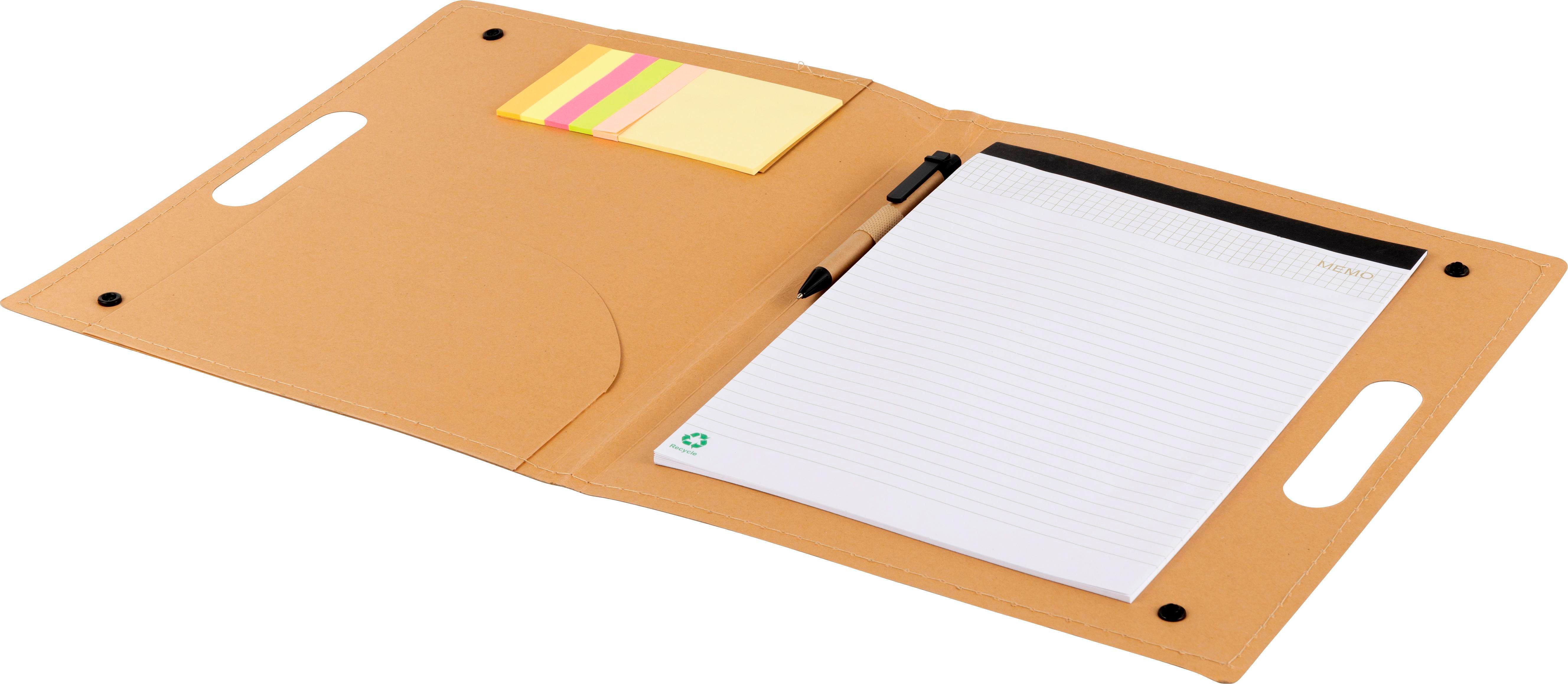 CarPETa de cartón con set de escritura Keisha