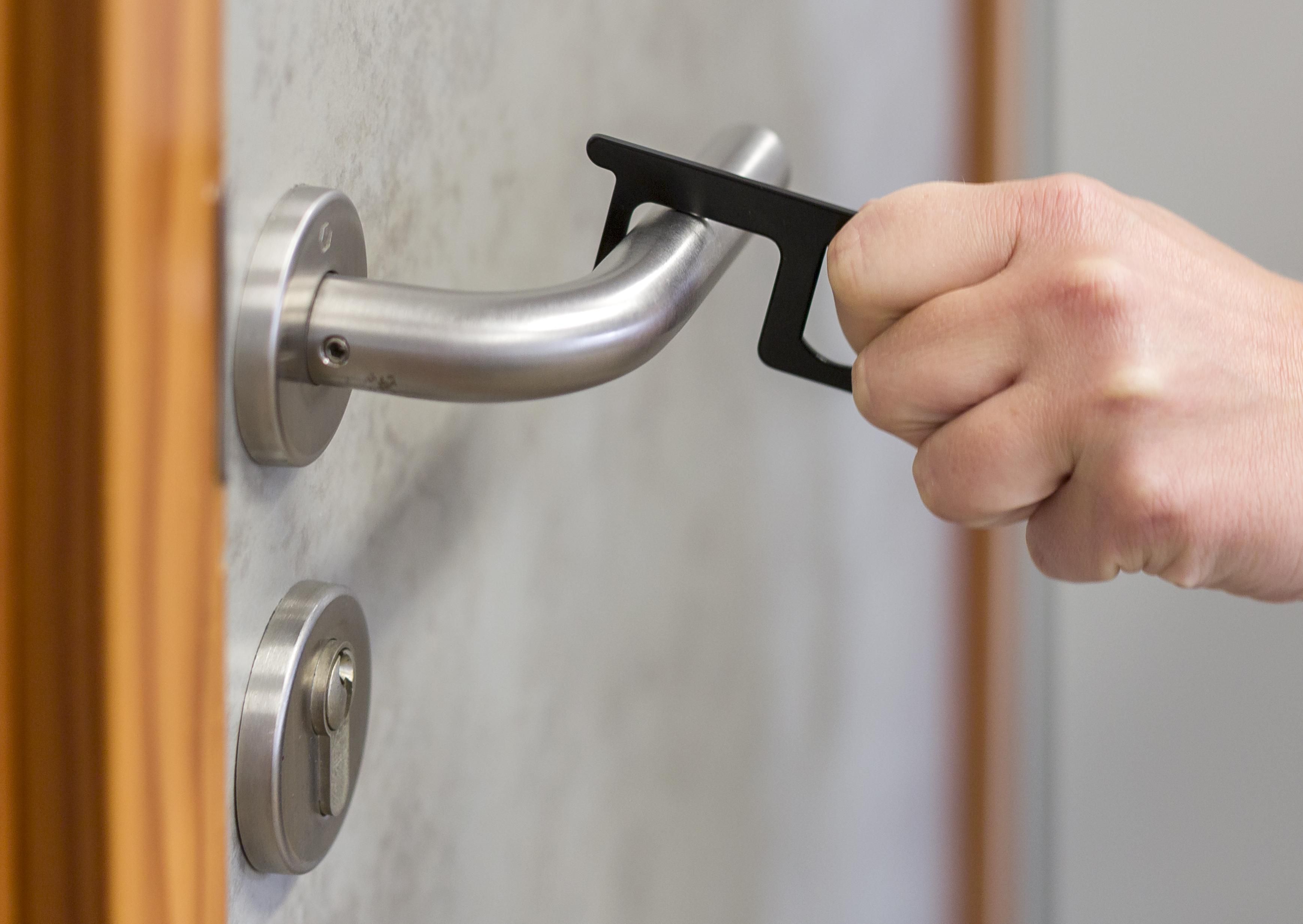 Abrepuertas de aluminio Jada